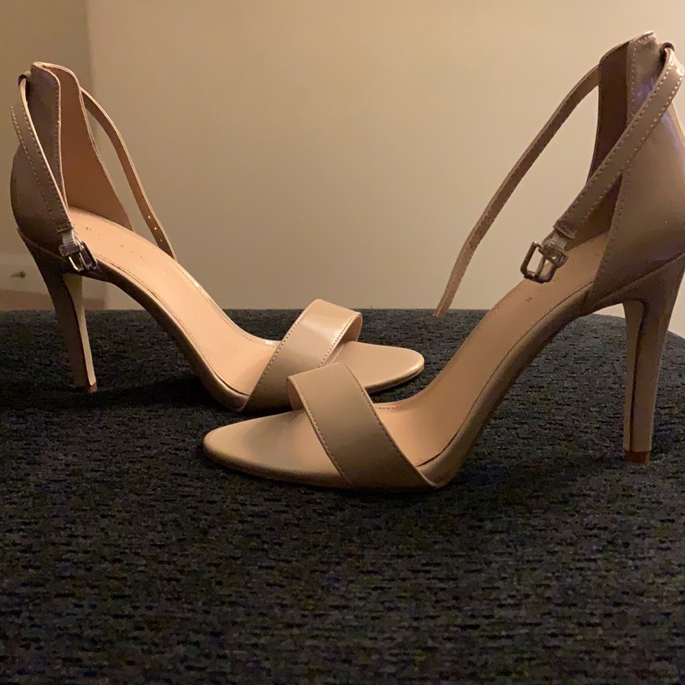 Nude open-toed heels